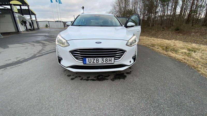 Vit Begagnad 2020 Ford Focus Kombi | 159 900 kr (Marknadspris) - Bild 1/4