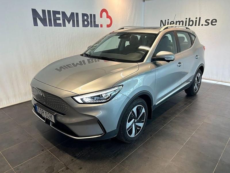 Begagnad MG ZS Luxury 114 kW (156 HK) 2023 Grå Sedan