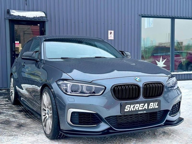 Begagnad BMW M135 330 HK (242 kW) 2016 Grå Halvkombi