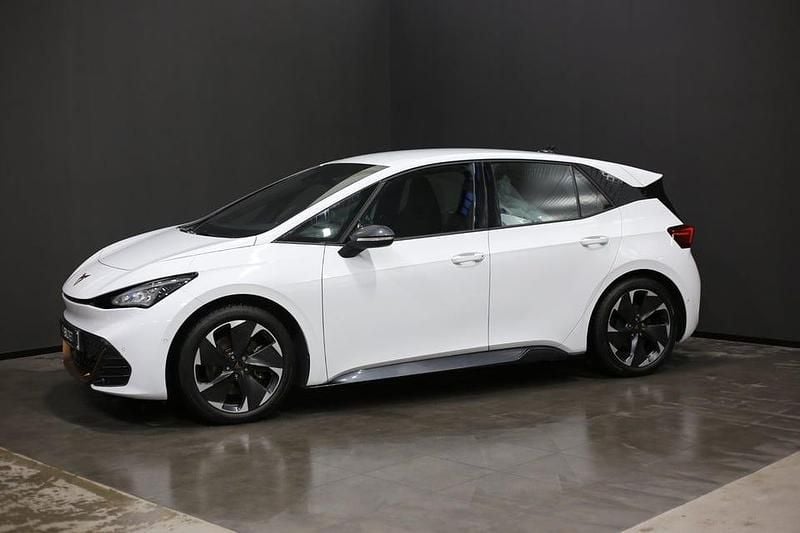 Begagnad Cupra Born e-Boost 169 kW (231 HK) 2023 Vit Halvkombi