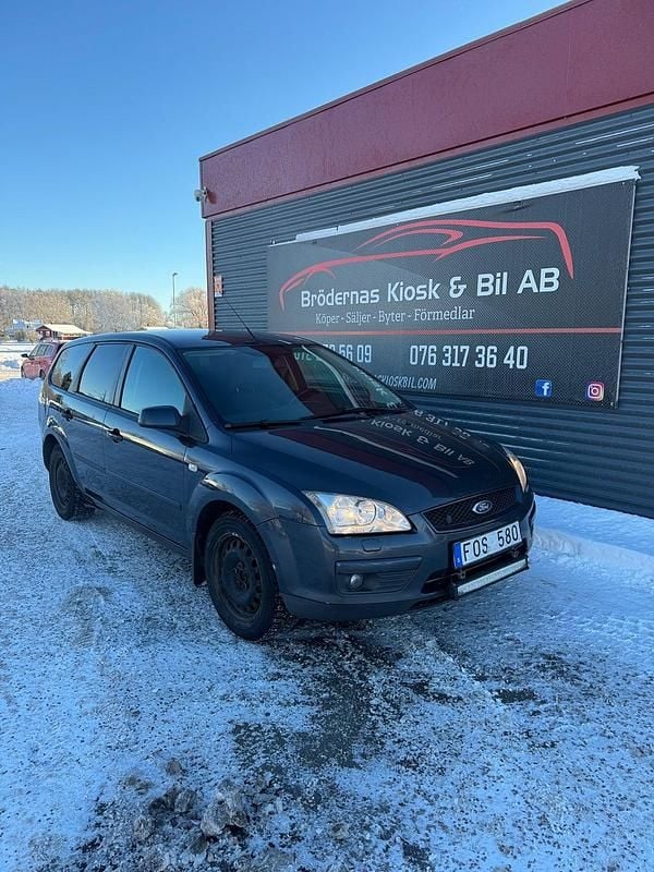 Grå Begagnad 2007 Ford Focus Trend Kombi | 7 000 kr (Superpris) - Bild 1/4