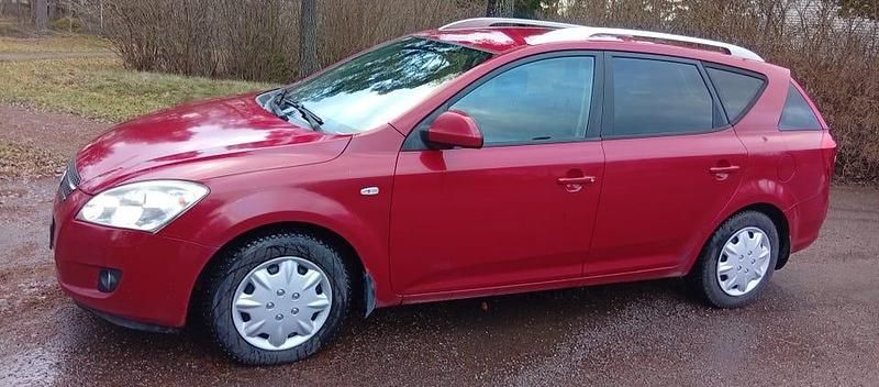 Begagnad 2009 Kia Ceed Halvkombi | 12 000 kr (Bra pris) - Bild 1/4