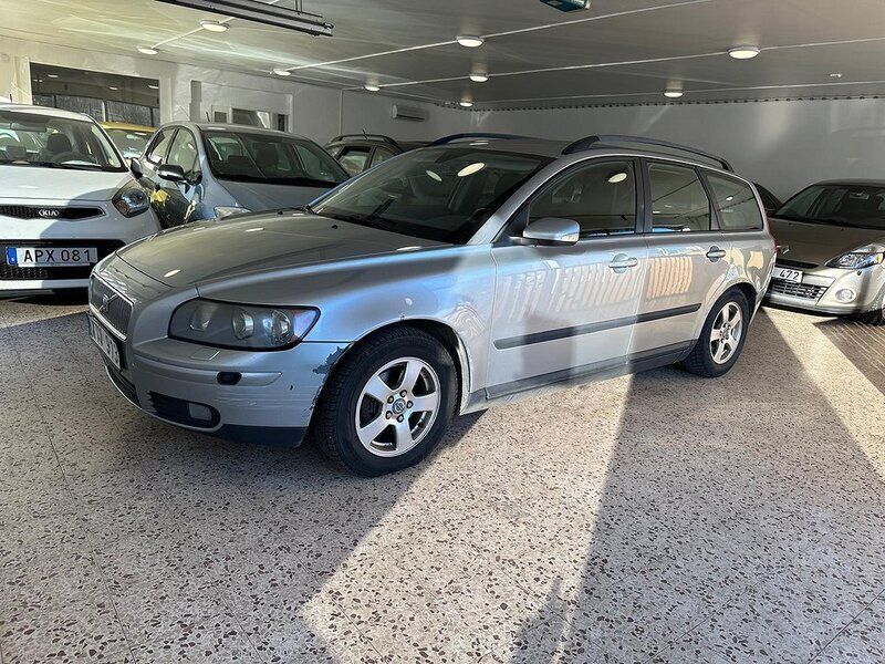 Silver Begagnad 2006 Volvo V50 Kinetic Kombi | 17 000 kr (Bra pris) - Bild 1/4