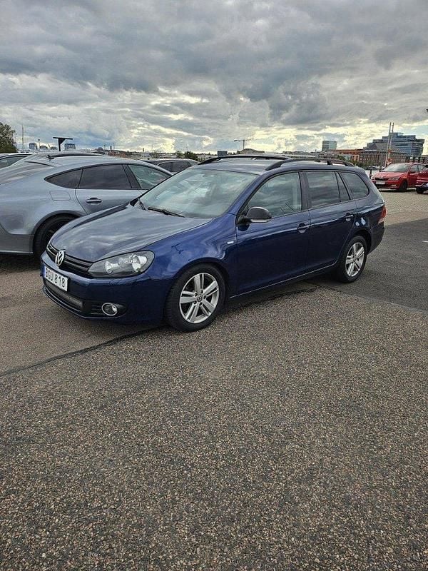 Blå Begagnad 2012 VW Golf VII Trendline Kombi | 27 000 kr (Marknadspris) - Bild 1/4