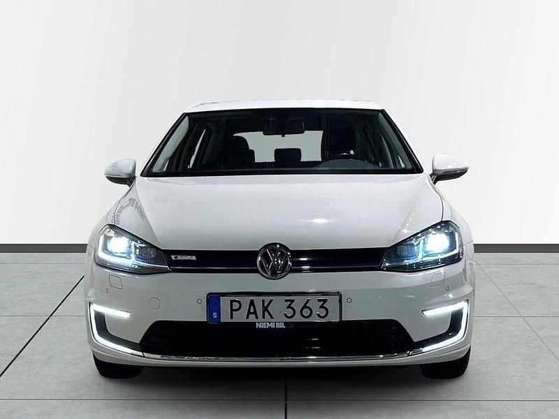 Begagnad VW e-Golf 100 kW (136 HK) 2017 Vit Halvkombi