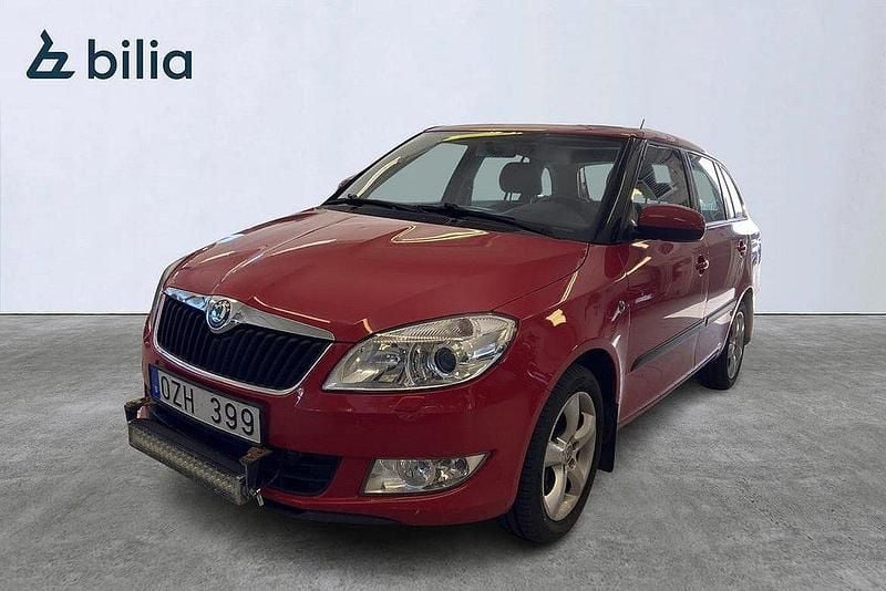 Röd Begagnad 2012 Skoda Fabia Kombi | 72 500 kr (Lite dyr) - Bild 1/4