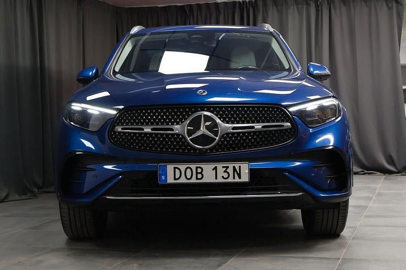 Begagnad Mercedes GLC300 Advanced 313 HK (230 kW) 2023 Blå SUV