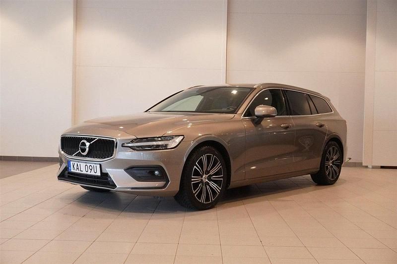 Grå Begagnad 2019 Volvo V60 Kombi | 299 800 kr (Marknadspris) - Bild 1/4