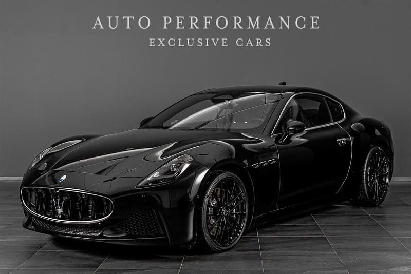 Svart Begagnad 2023 Maserati Granturismo Sportkupé | 1 499 900 kr - Bild 1/4