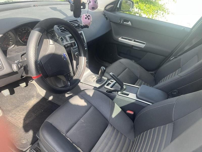 Vit Begagnad 2009 Volvo V50 Momentum Kombi | 28 000 kr (Bra pris) - Bild 1/4