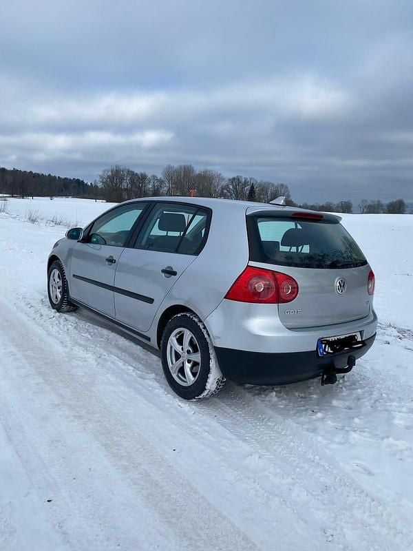 Begagnad VW Golf IV 102 HK (75 kW) 2006 Reflex silver