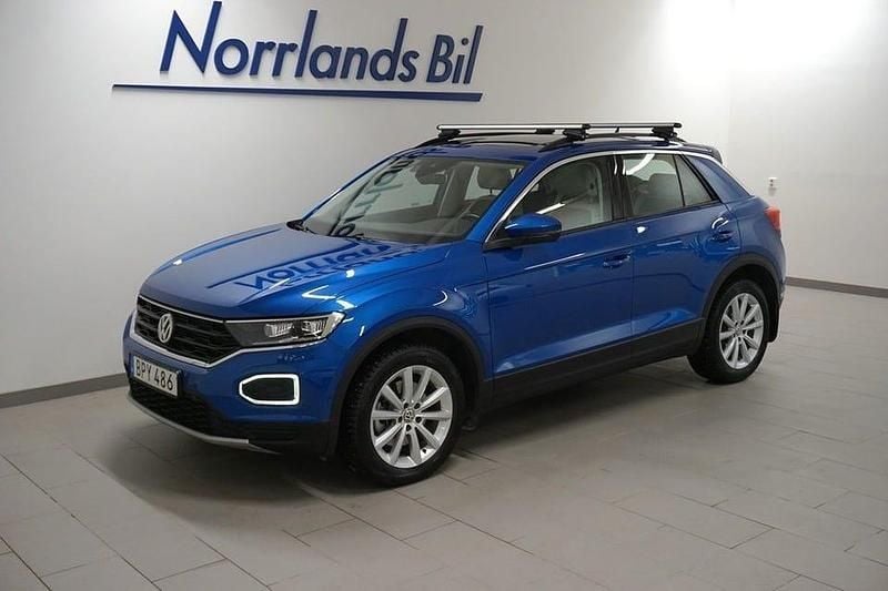 Ravennablå metallic Begagnad 2018 VW T-Roc SUV | 289 900 kr (Lite dyr) - Bild 1/4
