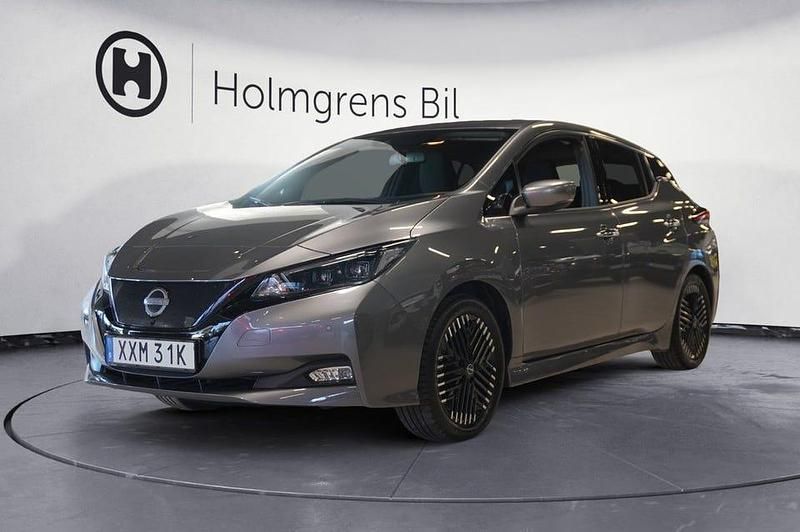 Dark metal grey Begagnad 2022 Nissan Leaf N-Connecta Halvkombi | 169 900 kr (Marknadspris) - Bild 1/4