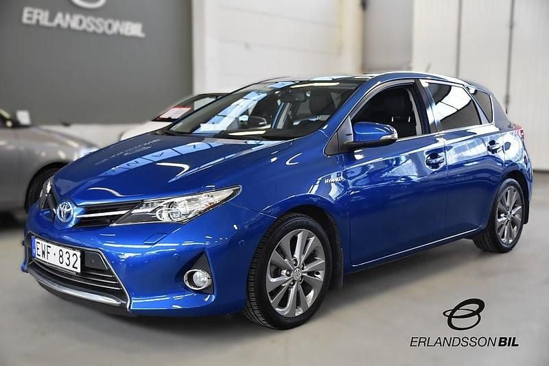 Blå Begagnad 2013 Toyota Auris Hybrid Executive Halvkombi | 114 900 kr (Marknadspris) - Bild 1/4
