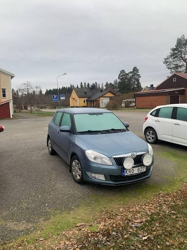Grå Begagnad 2011 Skoda Fabia Ambiente Halvkombi | 37 500 kr (Bra pris) - Bild 1/4