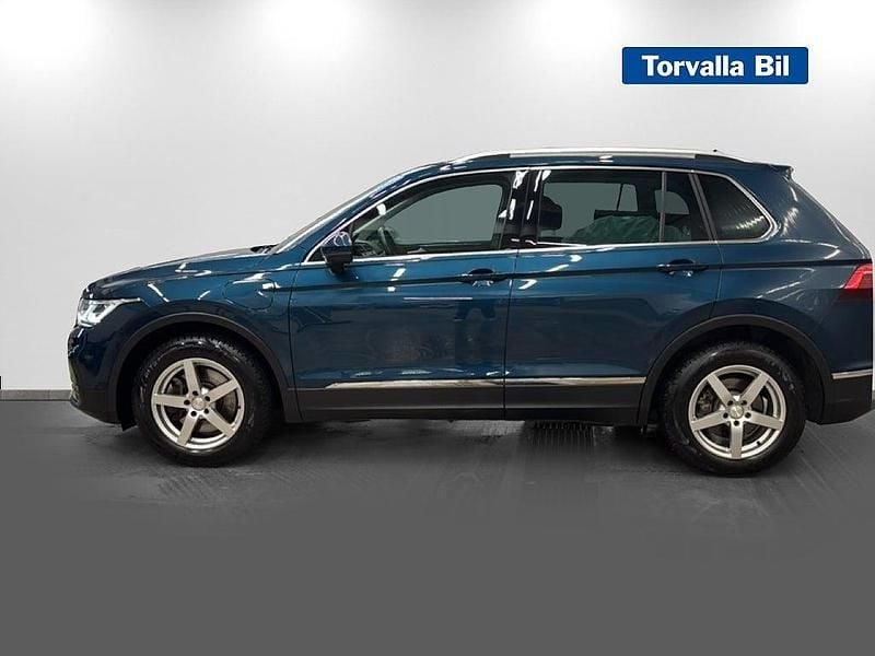 Begagnad VW Tiguan Elegance 245 HK (180 kW) 2021 Blå SUV