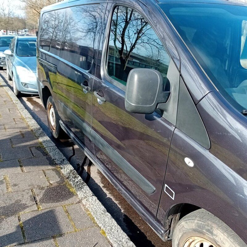 Grå Begagnad 2013 Toyota Proace Van | 72 900 kr (Marknadspris) - Bild 1/4