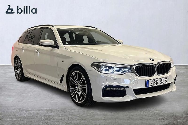 Vit Begagnad 2017 BMW 530 M Sport Kombi | 339 000 kr (Lite dyr) - Bild 1/4