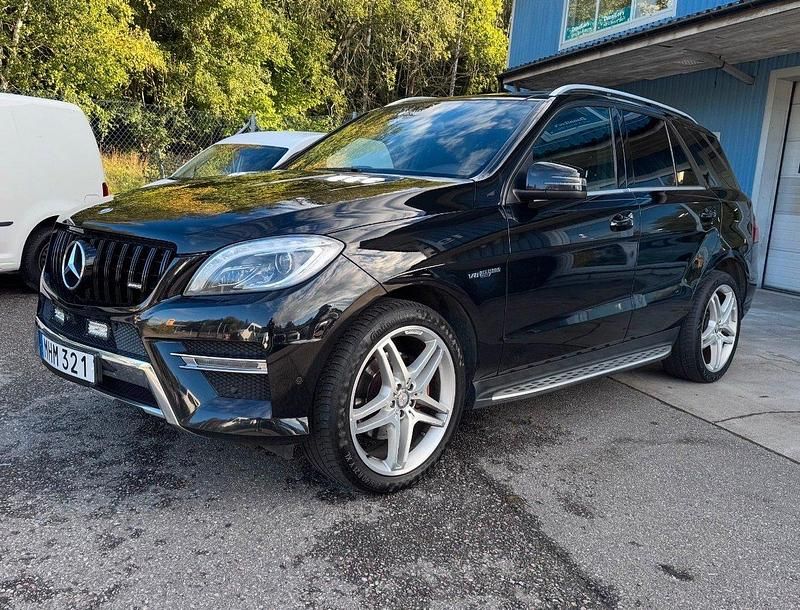 Svart Begagnad 2013 Mercedes ML350 AMG line SUV | 239 900 kr (Dyr) - Bild 1/4