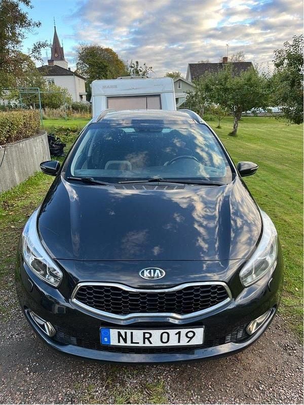 Svart Begagnad 2014 Kia Ceed Sportswagon Comfort Kombi | 55 000 kr (Marknadspris) - Bild 1/4