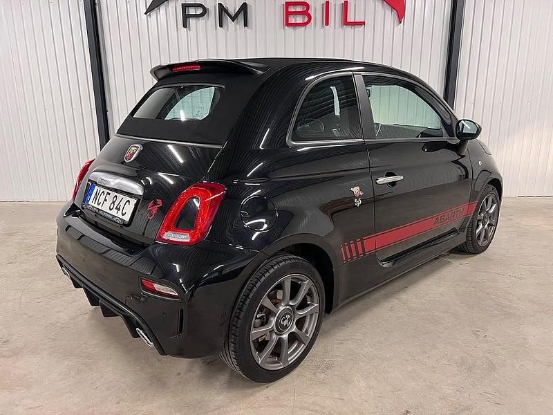 Begagnad Abarth 595C 146 HK (107 kW) 2022 Svart (svart metallic) Cab