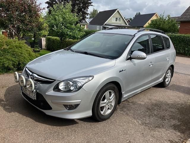 Silver Begagnad 2012 Hyundai i30 Kombi | 60 000 kr (Bra pris) - Bild 1/4