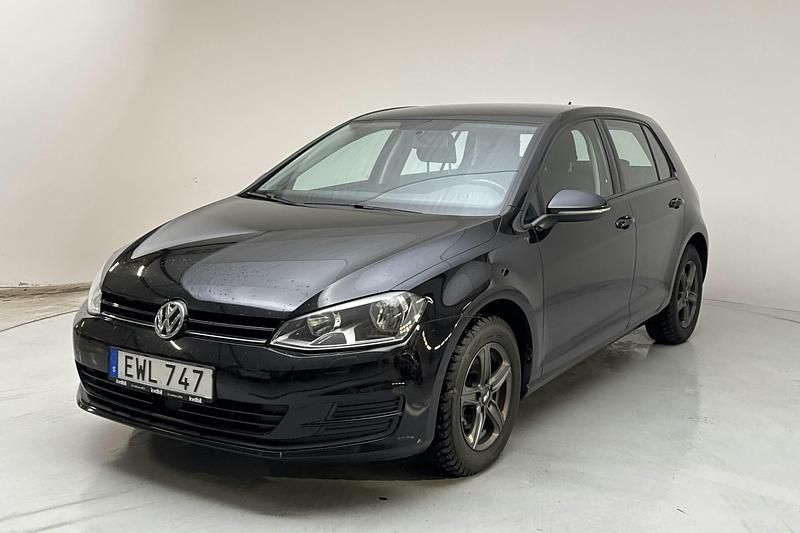 Svart Begagnad 2017 VW Golf VII | 100 000 kr (Marknadspris) - Bild 1/4