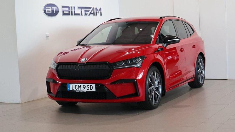Röd Begagnad 2022 Skoda Enyaq iV SportLine SUV | 414 900 kr (Marknadspris) - Bild 1/4