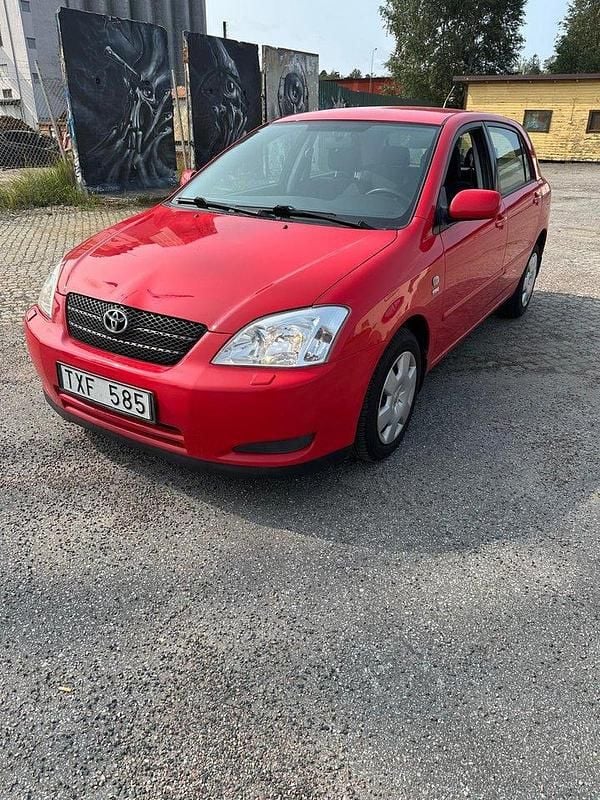 Röd Begagnad 2003 Toyota Corolla Halvkombi | 39 900 kr (Bra pris) - Bild 1/4