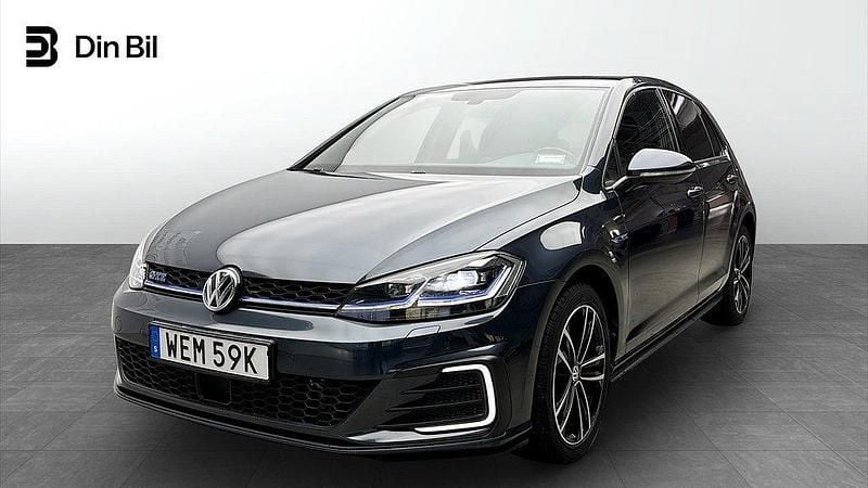 Mörkgrå Begagnad 2020 VW Golf VIII GTD Kombi | 229 900 kr - Bild 1/4