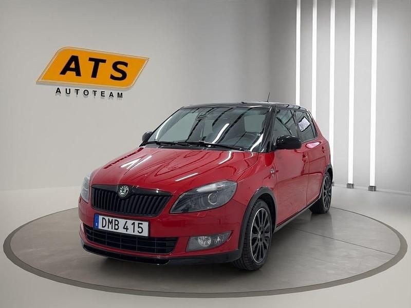 Röd Begagnad 2012 Skoda Fabia Monte Carlo Halvkombi | 64 900 kr (Marknadspris) - Bild 1/4