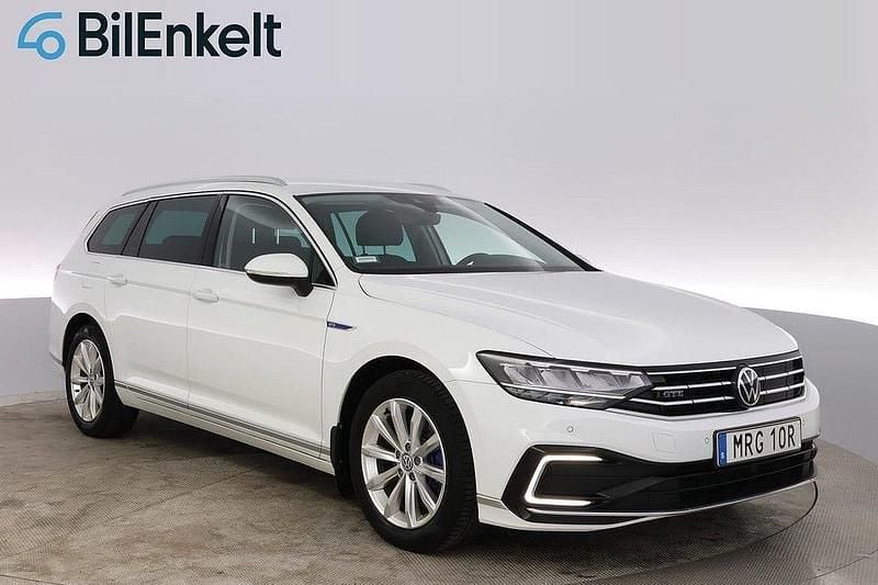 Vit Begagnad 2021 VW Passat GTE Kombi | 274 900 kr (Marknadspris) - Bild 1/4