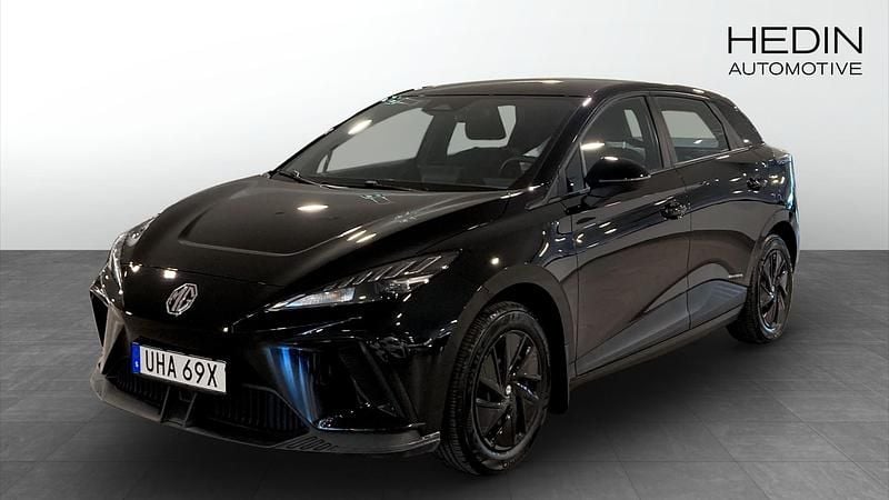 Svart (black) Begagnad 2023 MG MG4 EV Halvkombi | 259 900 kr (Marknadspris) - Bild 1/4