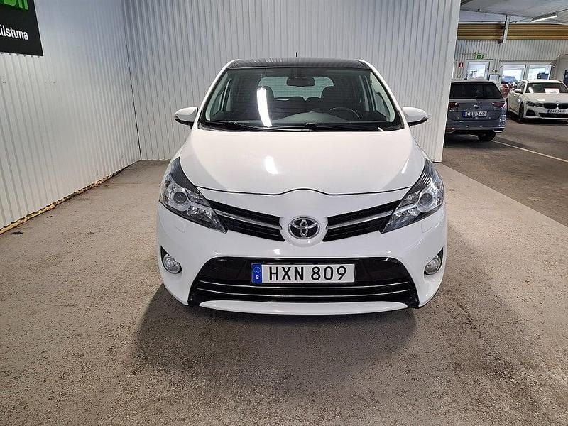 Begagnad Toyota Verso 147 HK (108 kW) 2015 Vit Minibuss