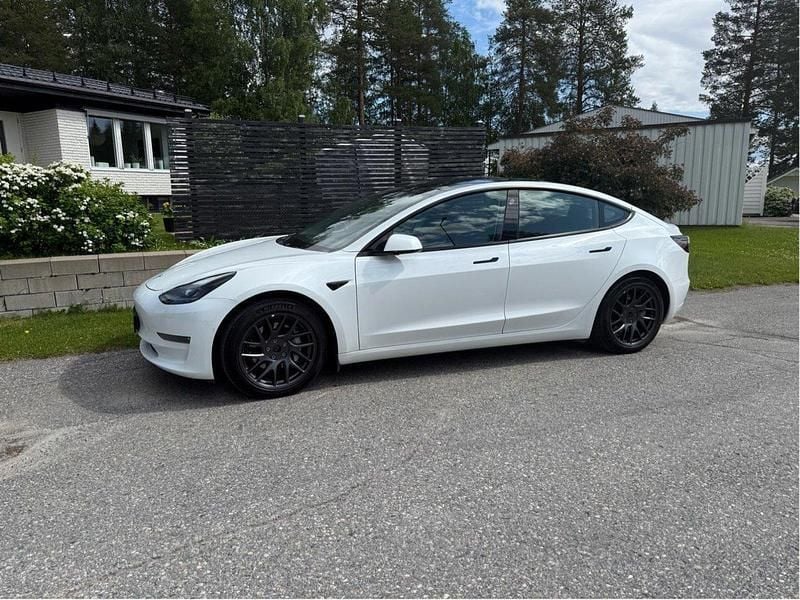 Vit Begagnad 2021 Tesla Model 3 Long Range Sedan | 284 000 kr (Bra pris) - Bild 1/1