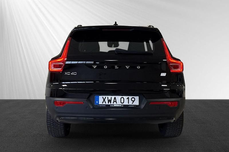 Begagnad Volvo XC40 Single Motor 175 kW (238 HK) 2022 Svart SUV