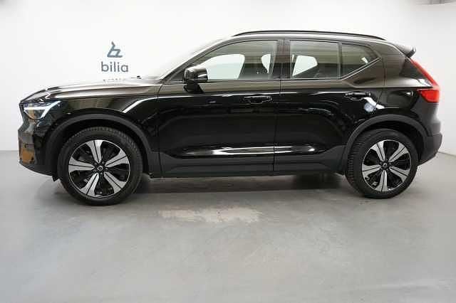 Begagnad Volvo XC40 Core 172 kW (234 HK) 2023 Svart SUV