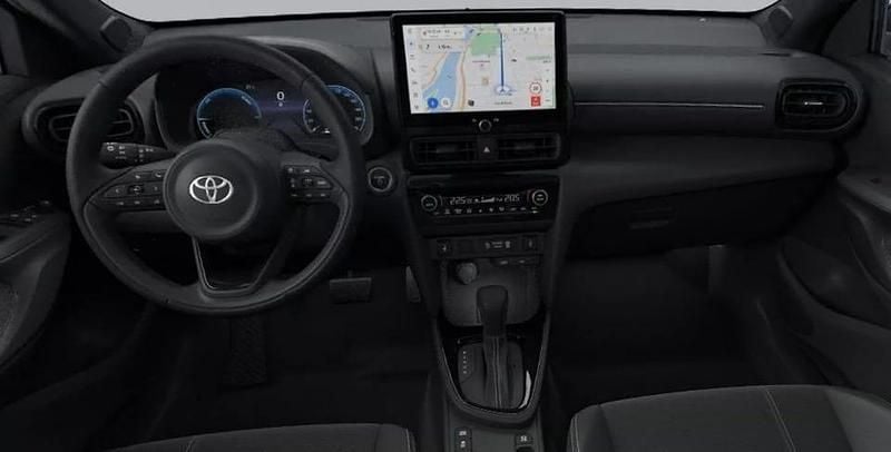 Begagnad Toyota Yaris Hybrid Style 133 HK (97 kW) 2025 Grön