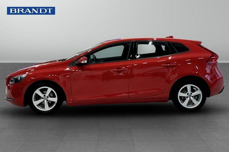 Begagnad Volvo V40 Business Edition 121 HK (88 kW) 2018 Röd