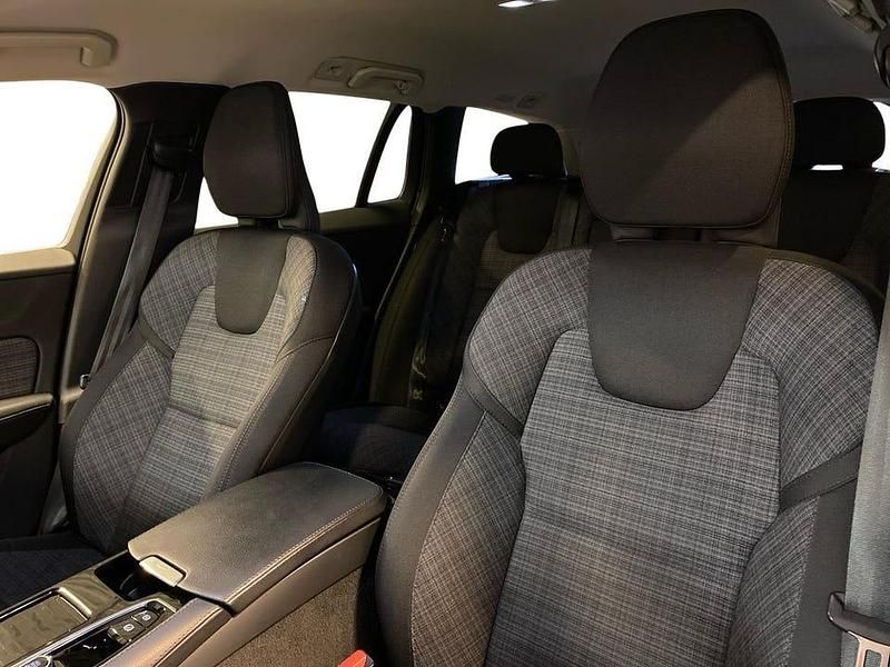 Begagnad Volvo V60 Core 355 HK (261 kW) 2023 Svart Kombi