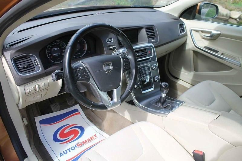 Begagnad Volvo S60 Momentum 136 HK (100 kW) 2012 Brun Sedan