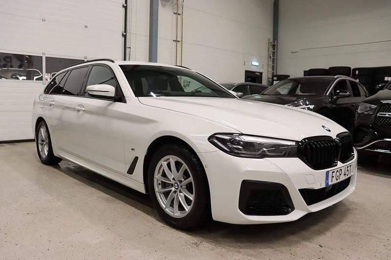 Begagnad BMW 520 M Sport 190 HK (139 kW) 2020 Vit Kombi