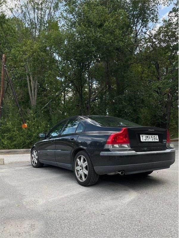 Svart Begagnad 2002 Volvo S60 Business Edition Sedan | 26 000 kr (Marknadspris) - Bild 1/4