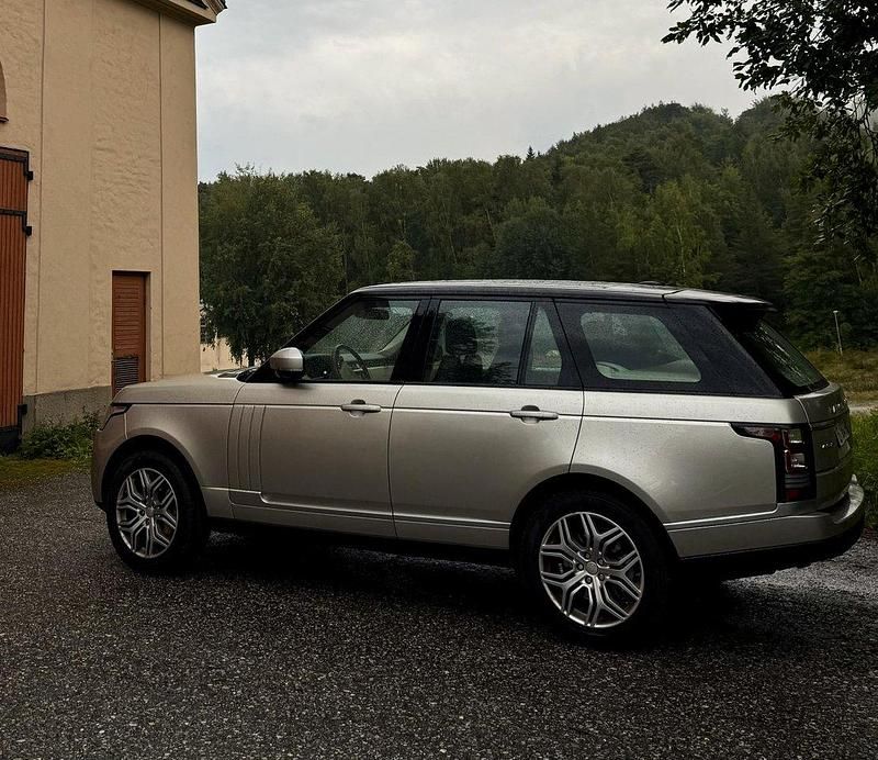 Begagnad 2015 Land Rover Range Rover Vogue SUV | 385 000 kr - Bild 1/4