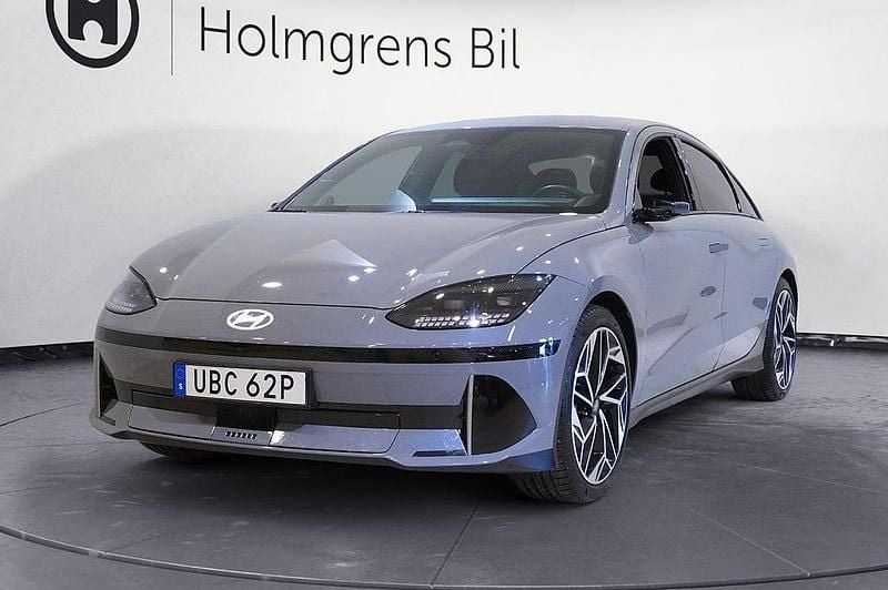Blå Begagnad 2023 Hyundai Ioniq 6 Advanced Sedan | 439 800 kr (Lite dyr) - Bild 1/4