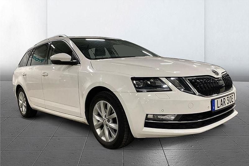 Vit Begagnad 2019 Skoda Octavia G-TEC Style Kombi | 129 800 kr (Marknadspris) - Bild 1/3