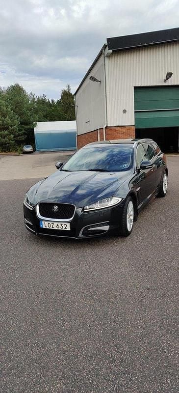 Grå Begagnad 2013 Jaguar XF Sportbrake Kombi | 75 000 kr - Bild 1/4