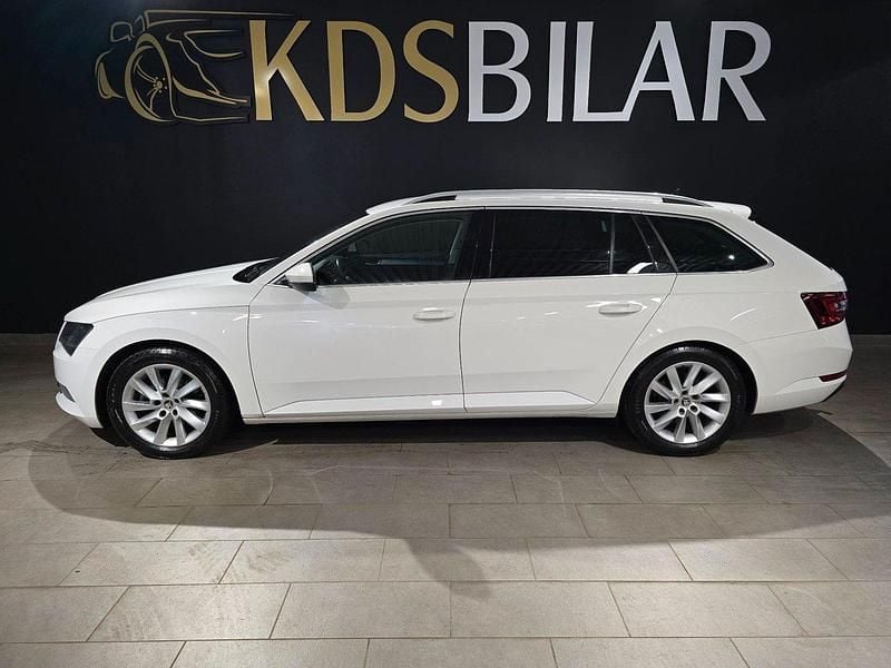 Vit Begagnad 2017 Skoda Superb Business Line Kombi | 149 500 kr (Bra pris) - Bild 1/4