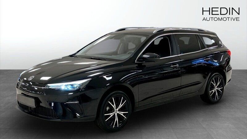 Svart (black) Begagnad 2022 MG MG5 EV Kombi | 224 900 kr - Bild 1/4