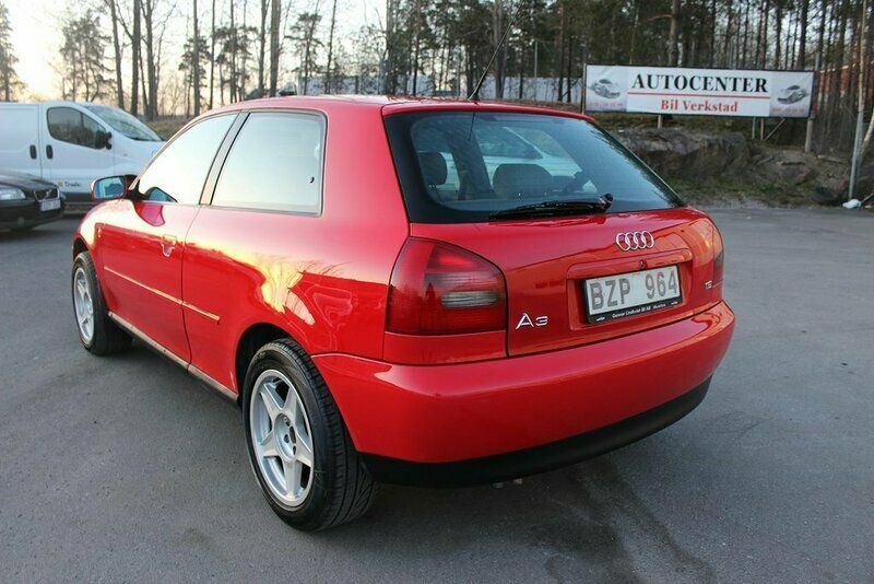 Begagnad Audi A3 101 HK (74 kW) 1997 Röd Halvkombi